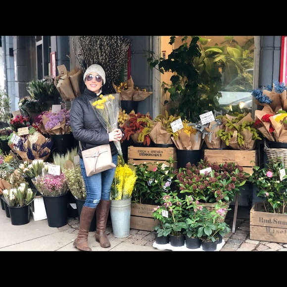 Meet your Posher, Rhea - Picture 3 of 14